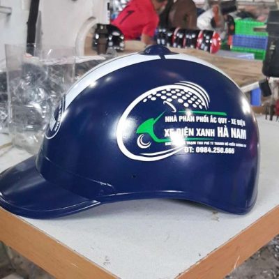 Mũ bảo hiểm quảng cáo xe điện xanh